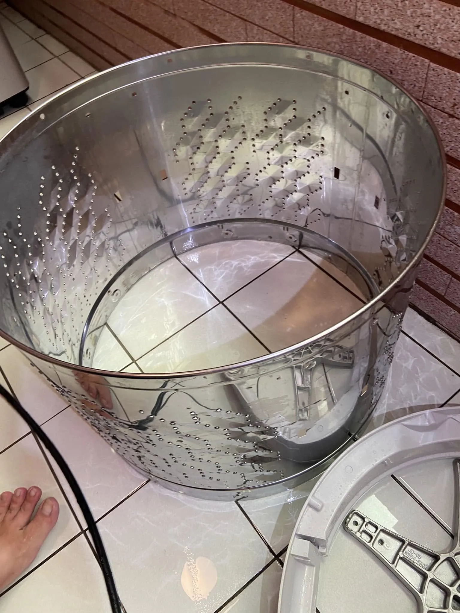 不到2年的洗衣機，已經開始髒了唷