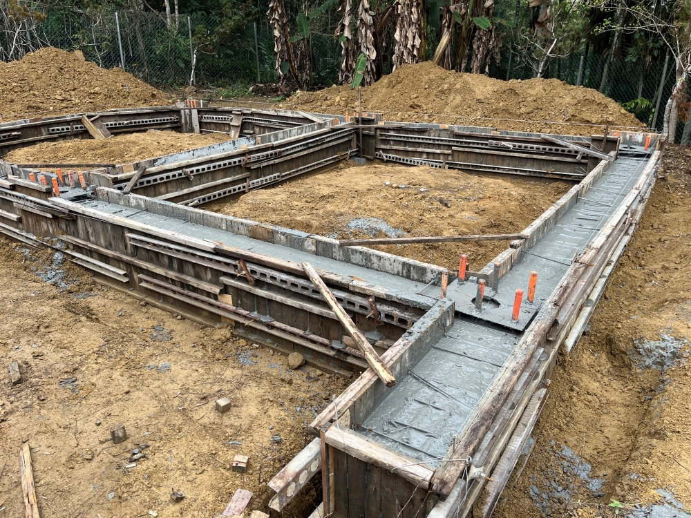 115.3.7地梁灌漿完成