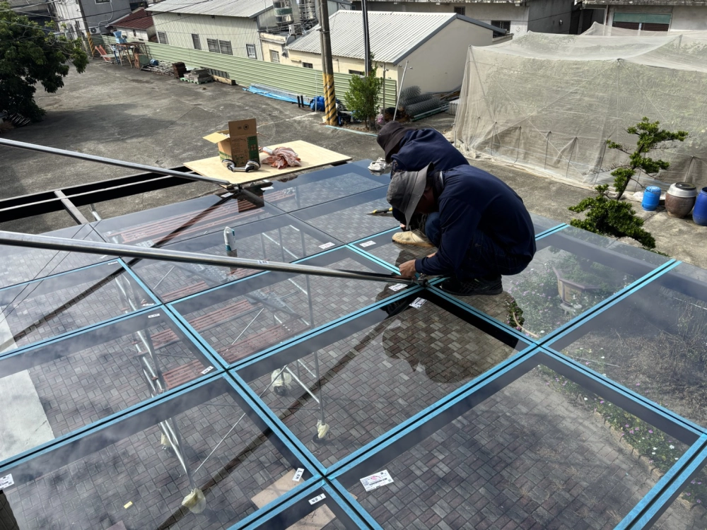 雙強化採光玻璃施作