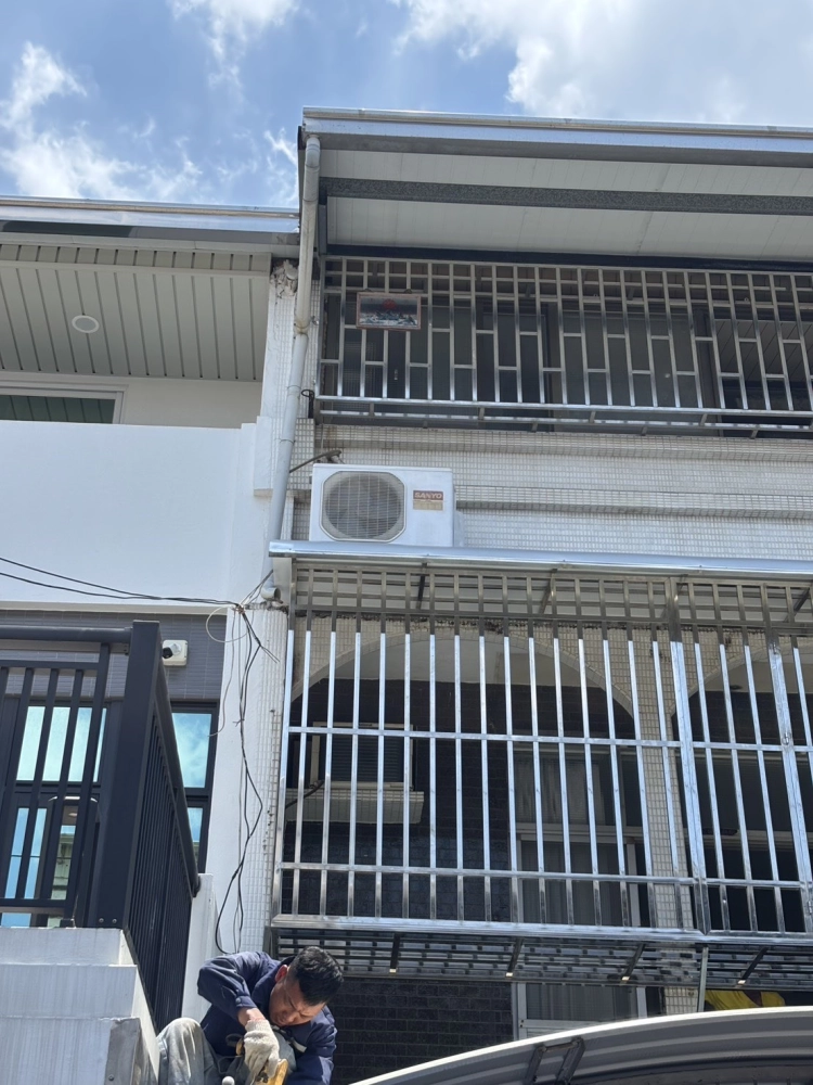 不銹鋼鐵窗一樓（不銹鋼烤漆浪板更換）