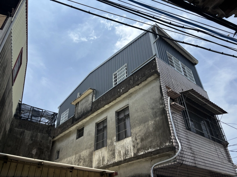 居家雨遮(屋頂鐵屋鋼構圍板)