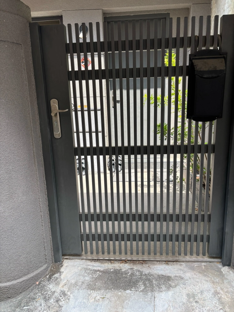 不銹鋼烤漆（隔柵門施做）