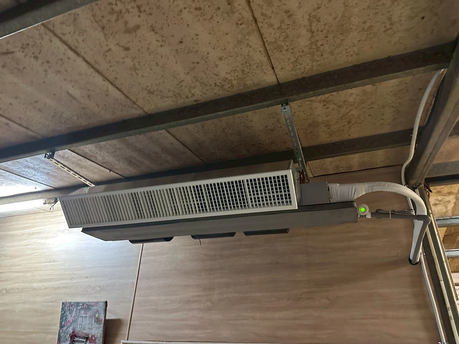 營業場所餐廳吊隱分離式安裝