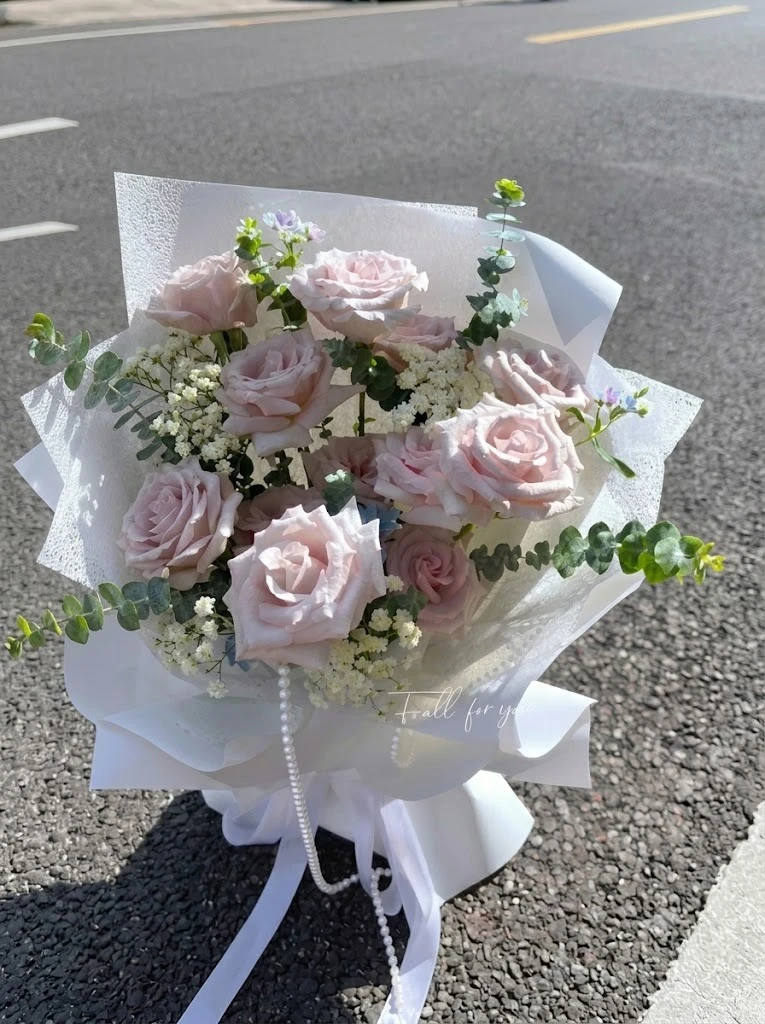 韓式花束推薦｜13朵玫瑰花束，獻給重要摯友的生日祝福