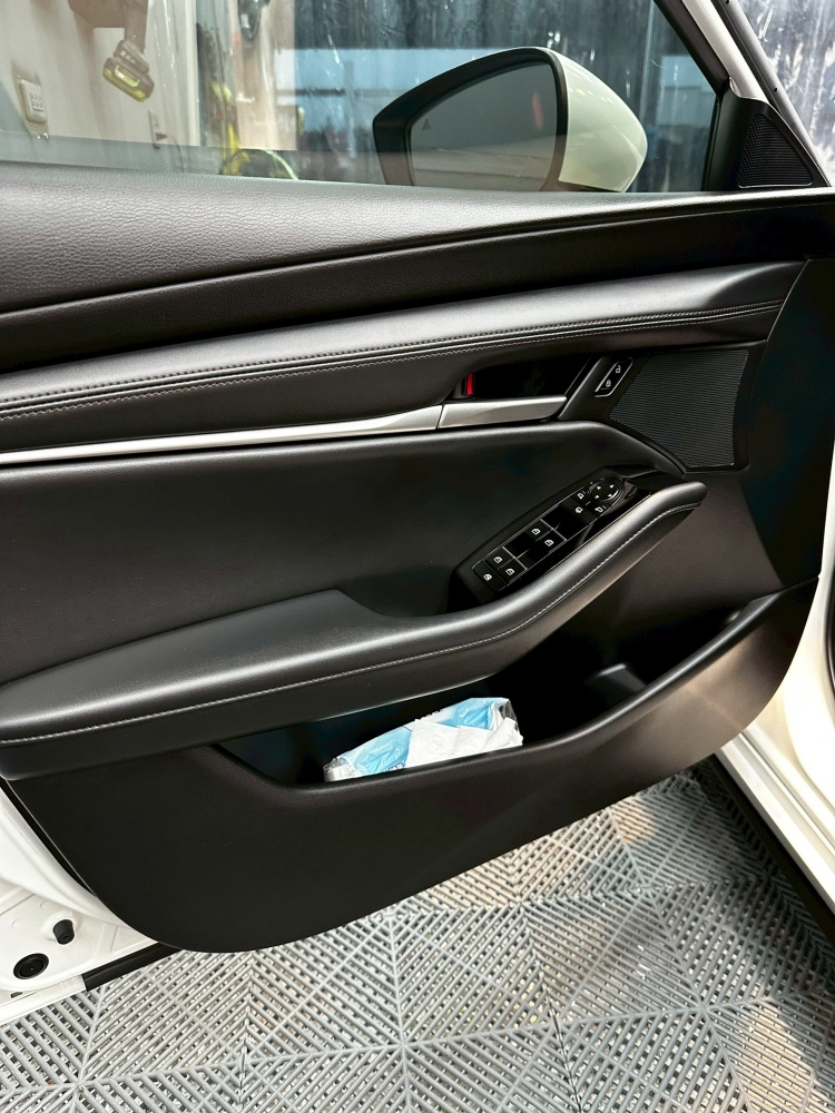 MAZDA 3-極致護理美容(贈前擋玻璃鍍膜)