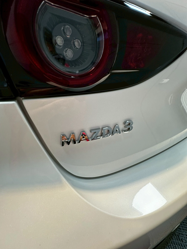 MAZDA 3-極致護理美容(贈前擋玻璃鍍膜)