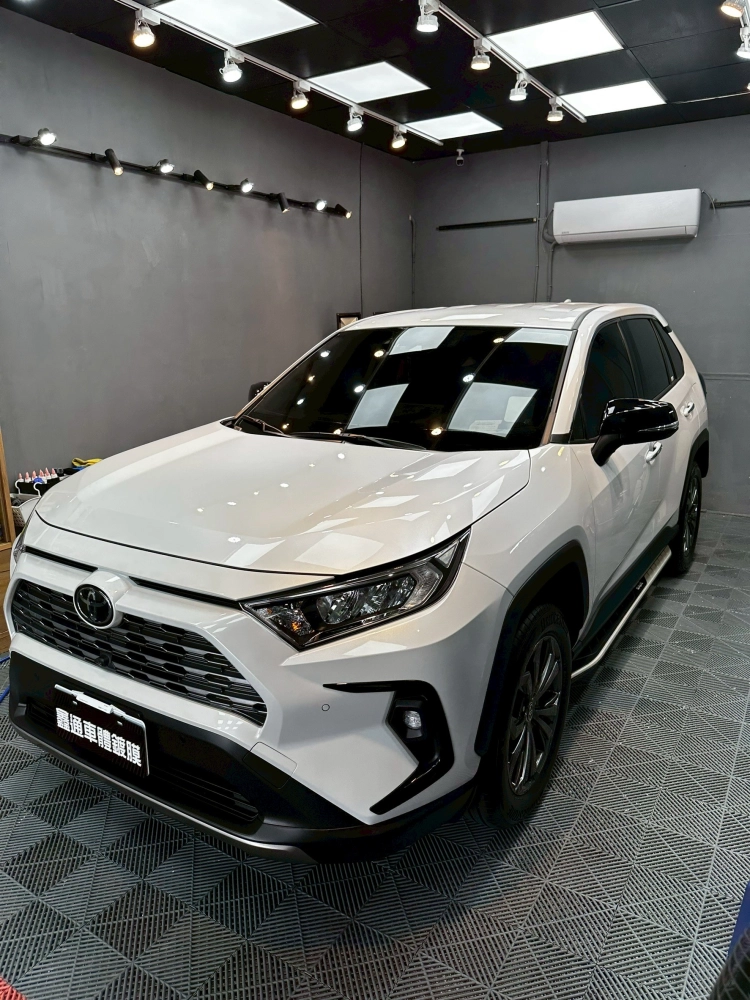 RAV4-極致護理美容(贈前擋玻璃鍍膜)