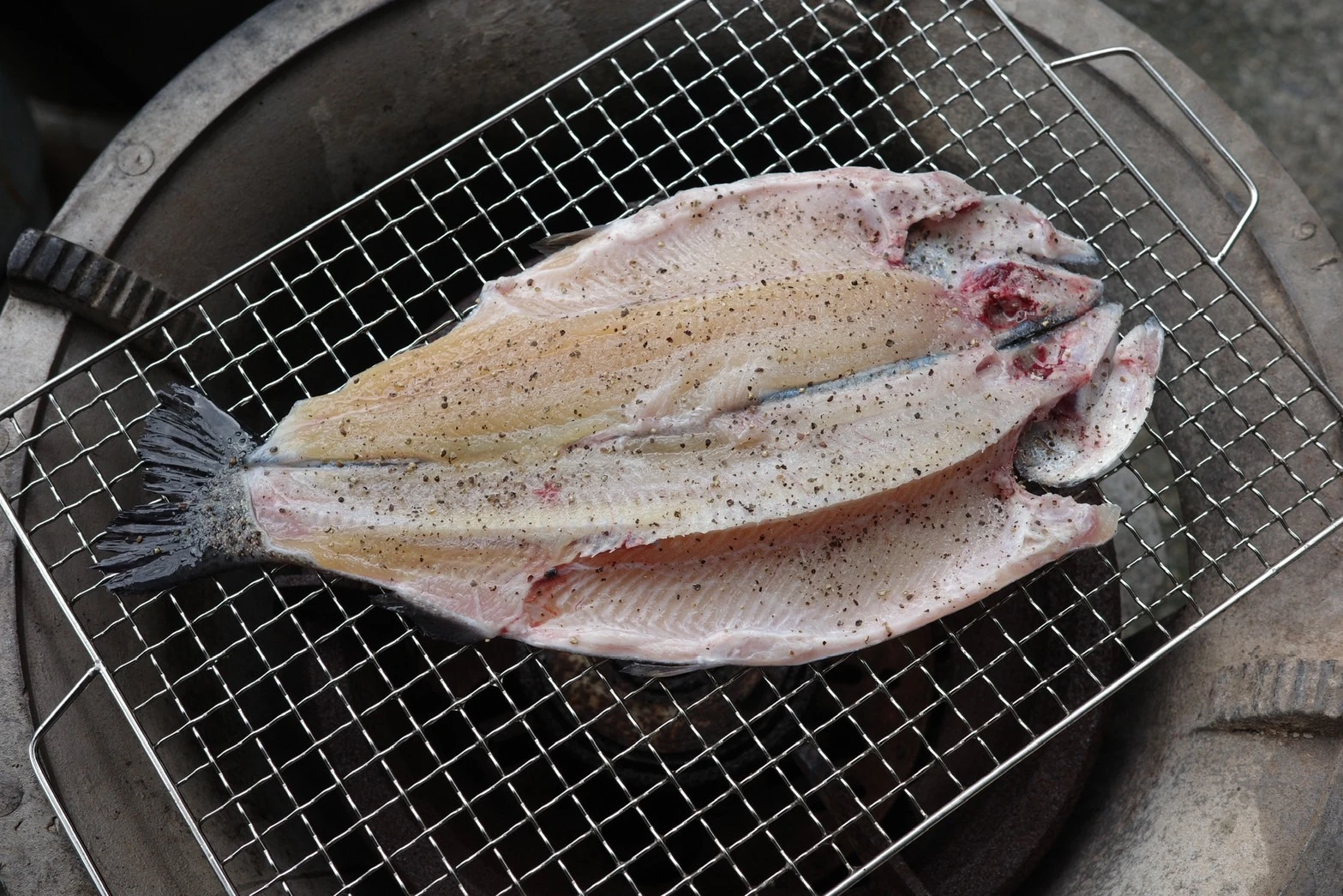 黑胡椒醃鱒魚（斤/$350）