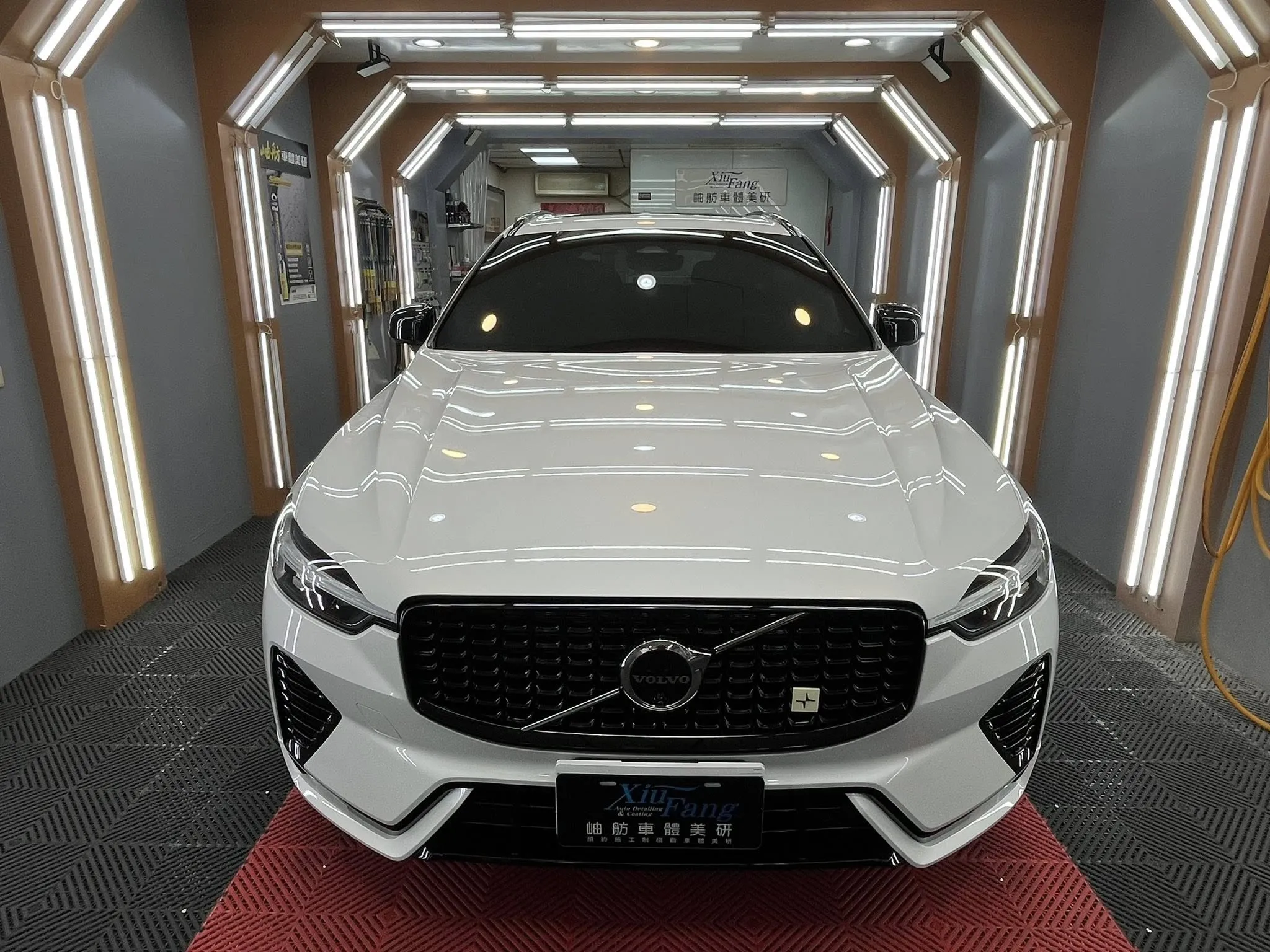 車主從北部牽新車後，由業務安排了鍍膜服務。