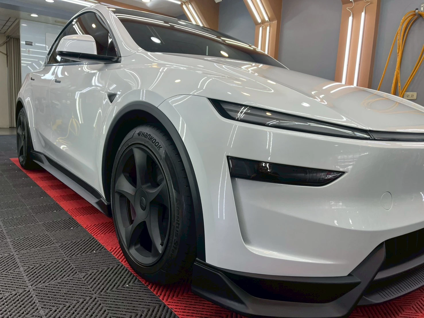 TESLA Model 煥新Y