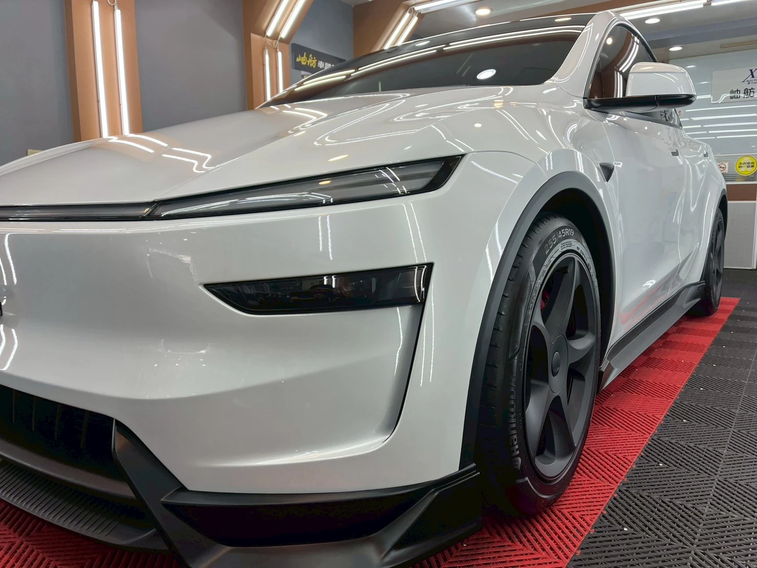 TESLA Model 煥新Y