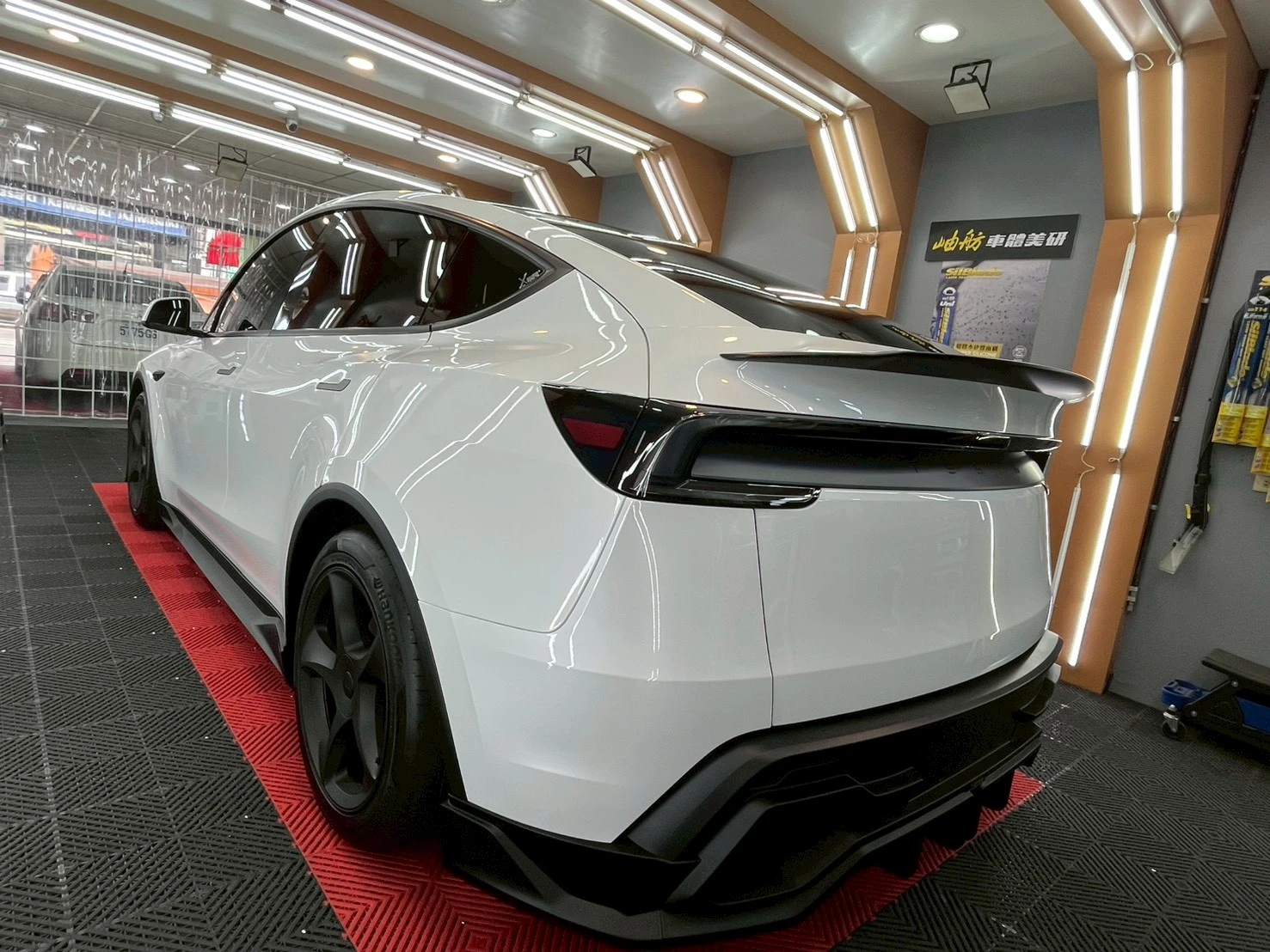 TESLA Model 煥新Y