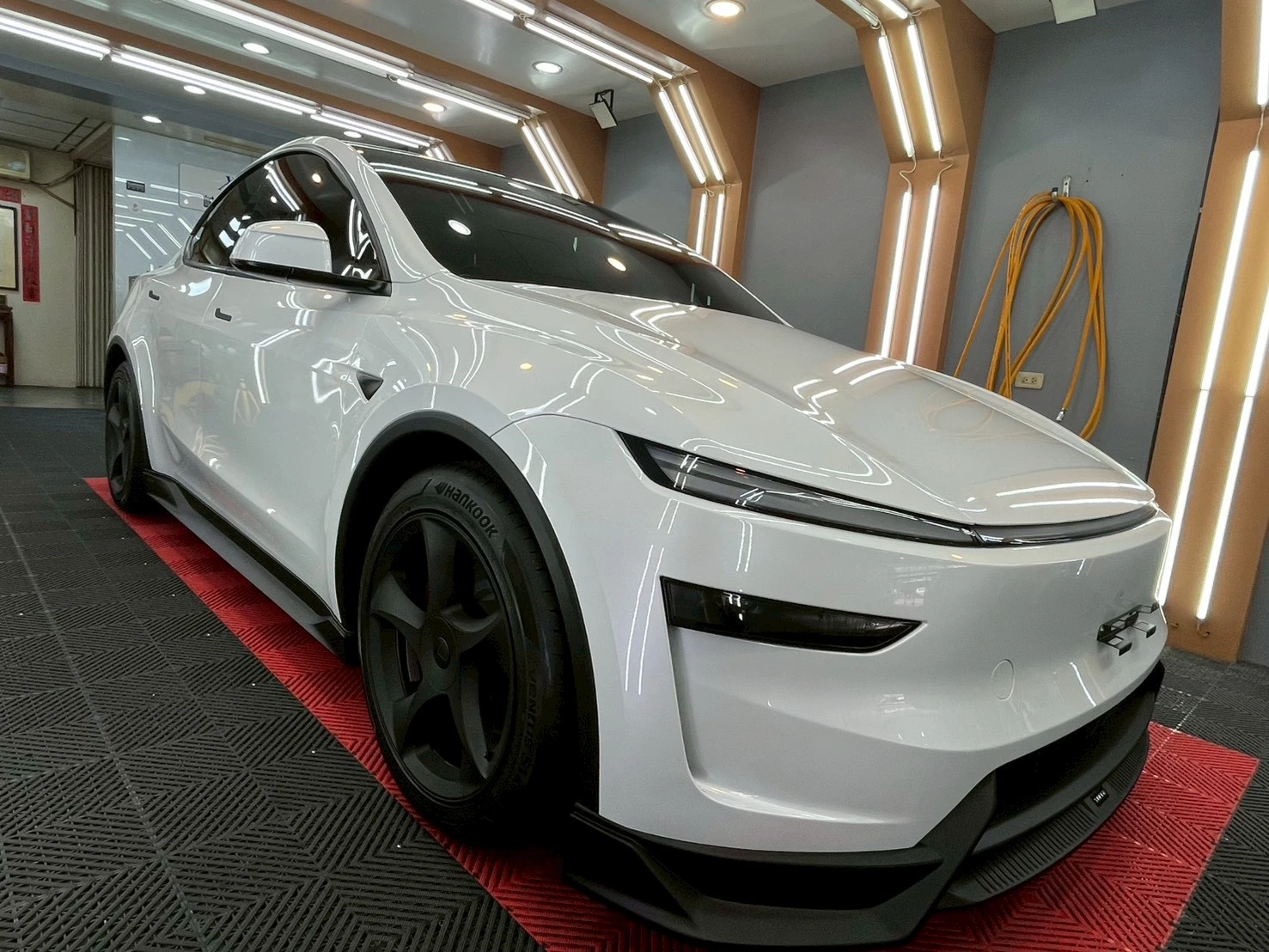 TESLA Model 煥新Y