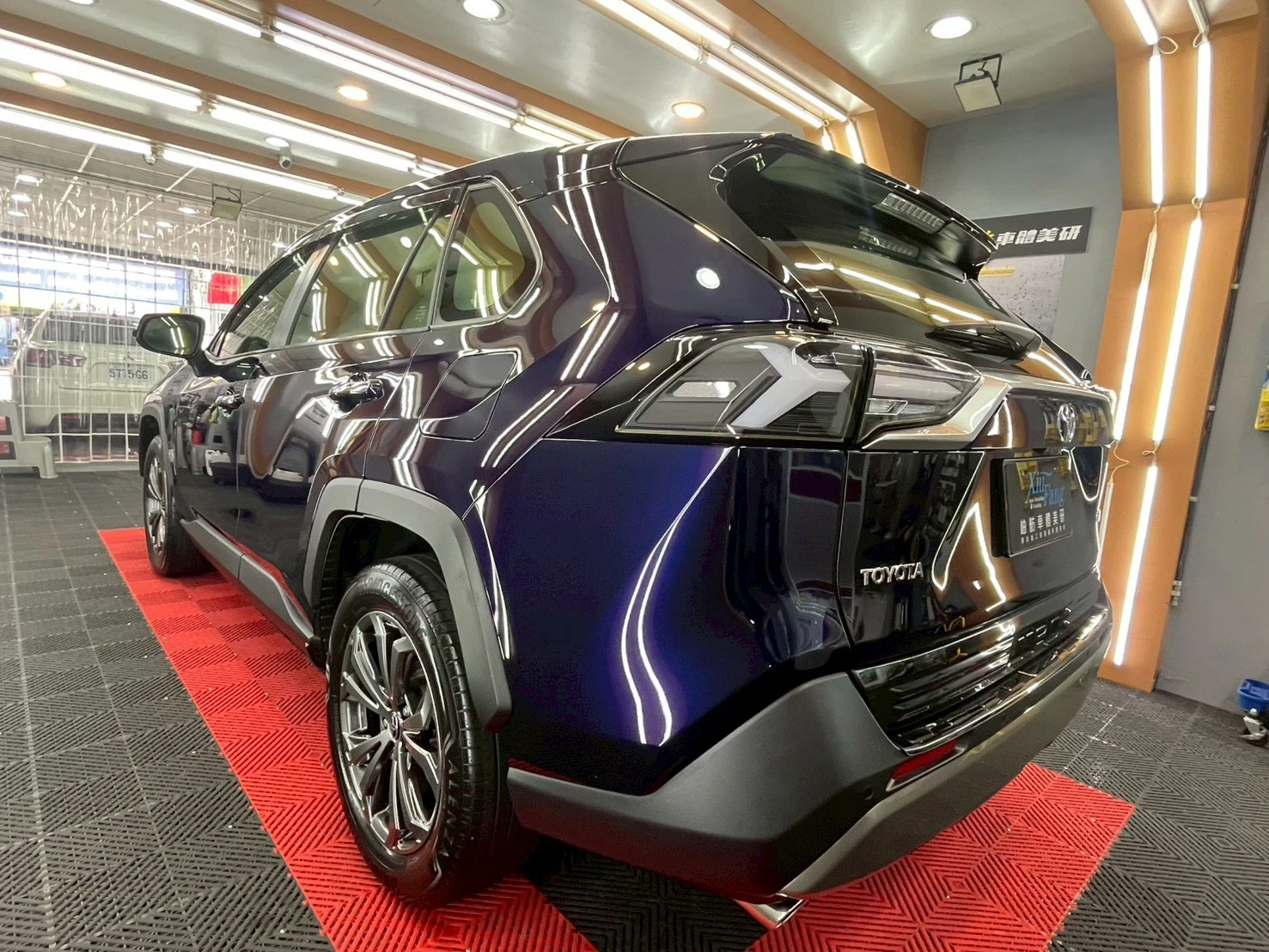 全車飛漆處理+全車鍍膜TOYOTA RAV4