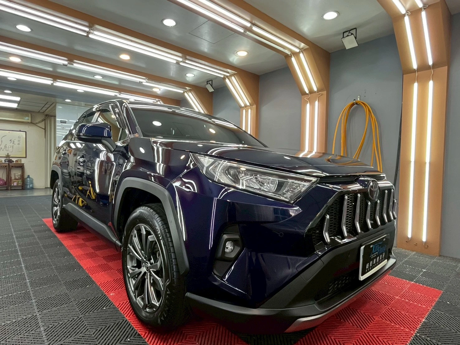 全車飛漆處理+全車鍍膜TOYOTA RAV4