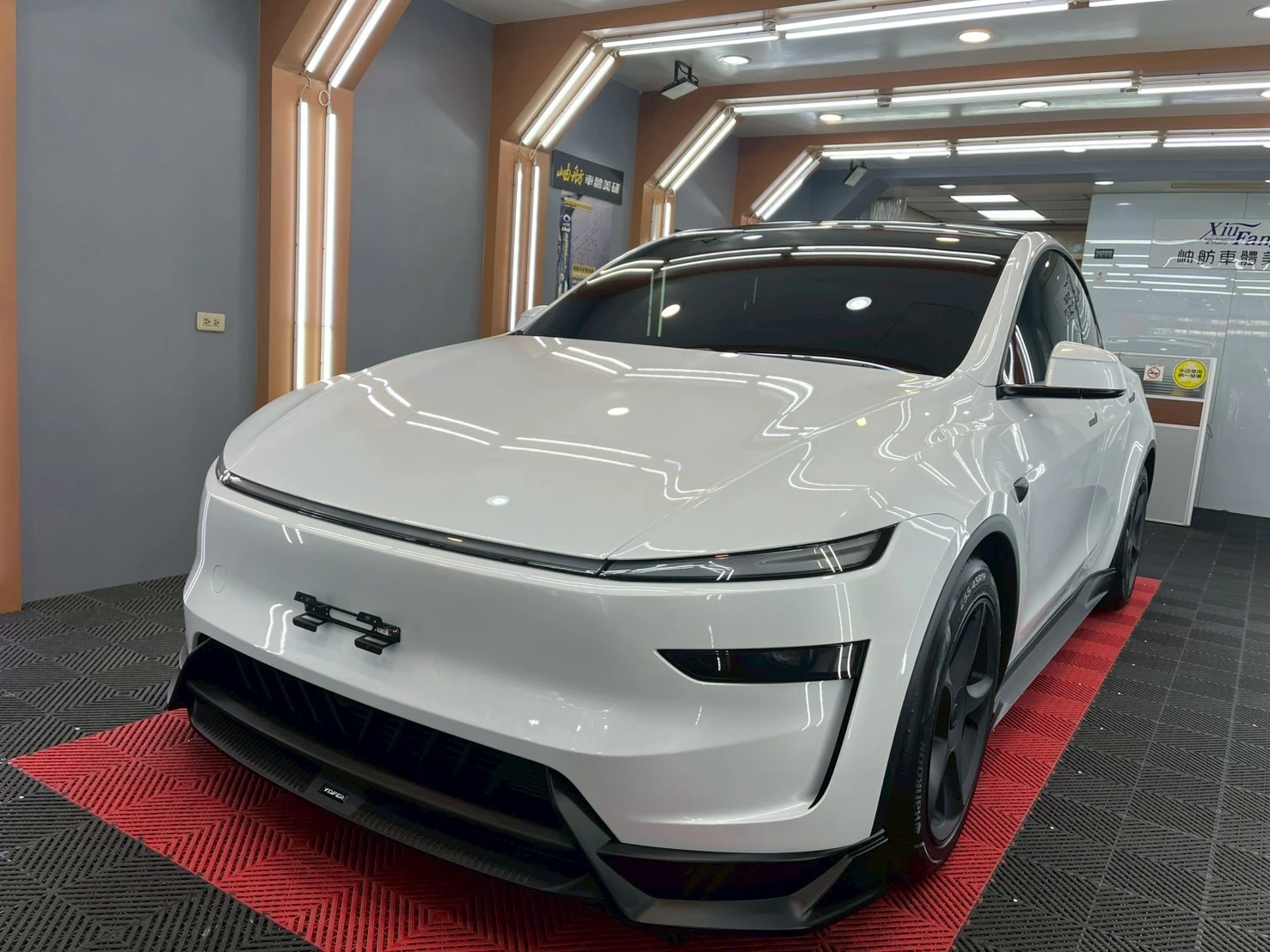 TESLA Model 煥新Y
