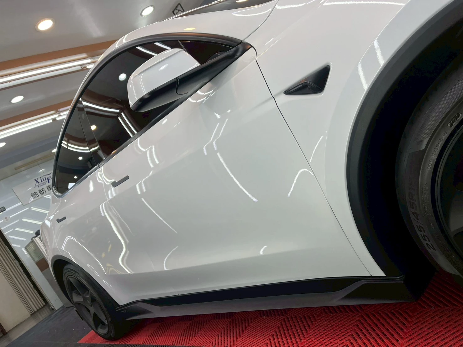 TESLA Model 煥新Y