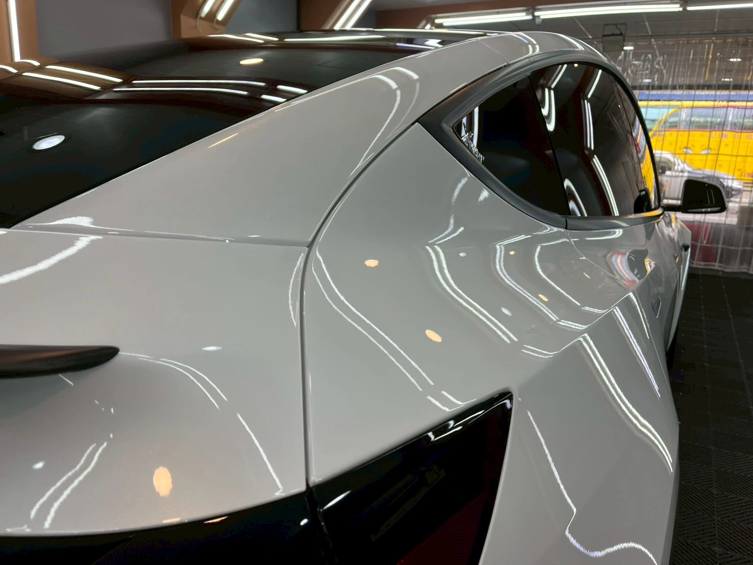 TESLA Model 煥新Y