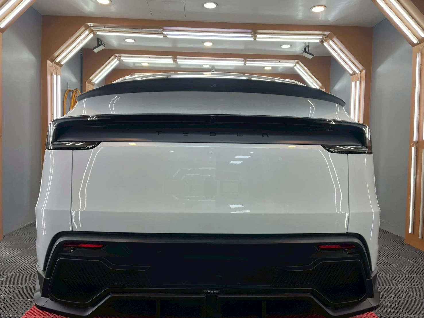 TESLA Model 煥新Y