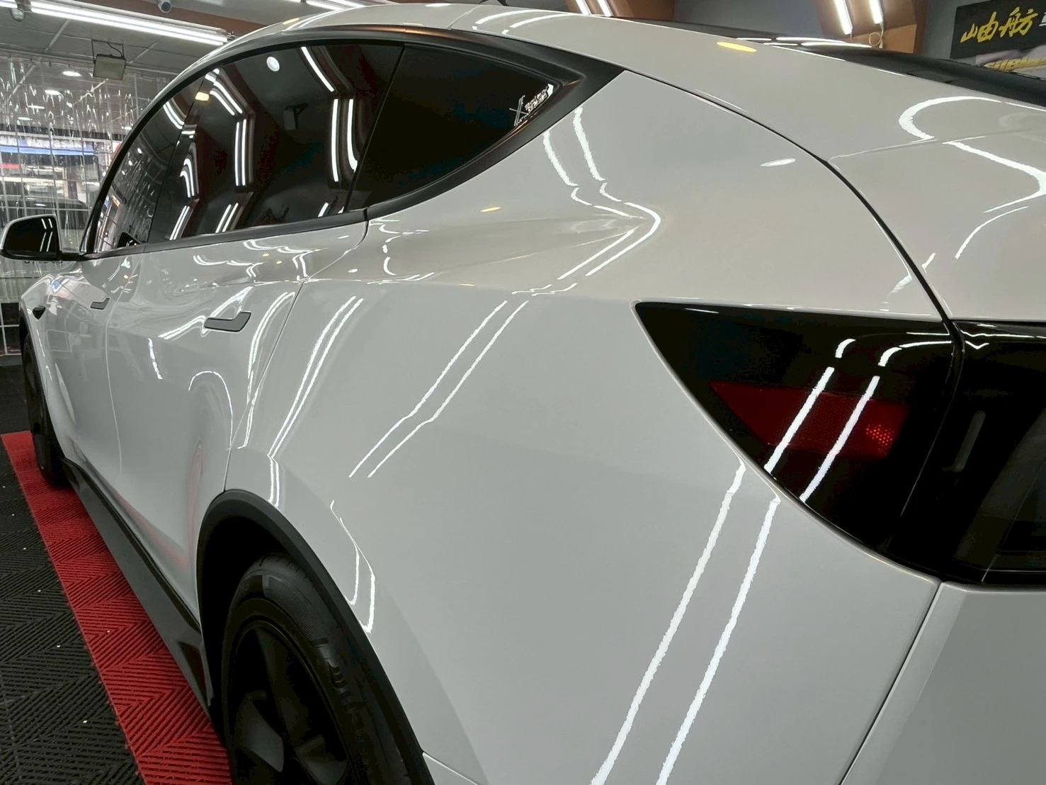 TESLA Model 煥新Y