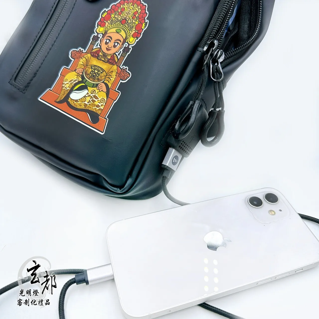 皮革USB插電肩背包