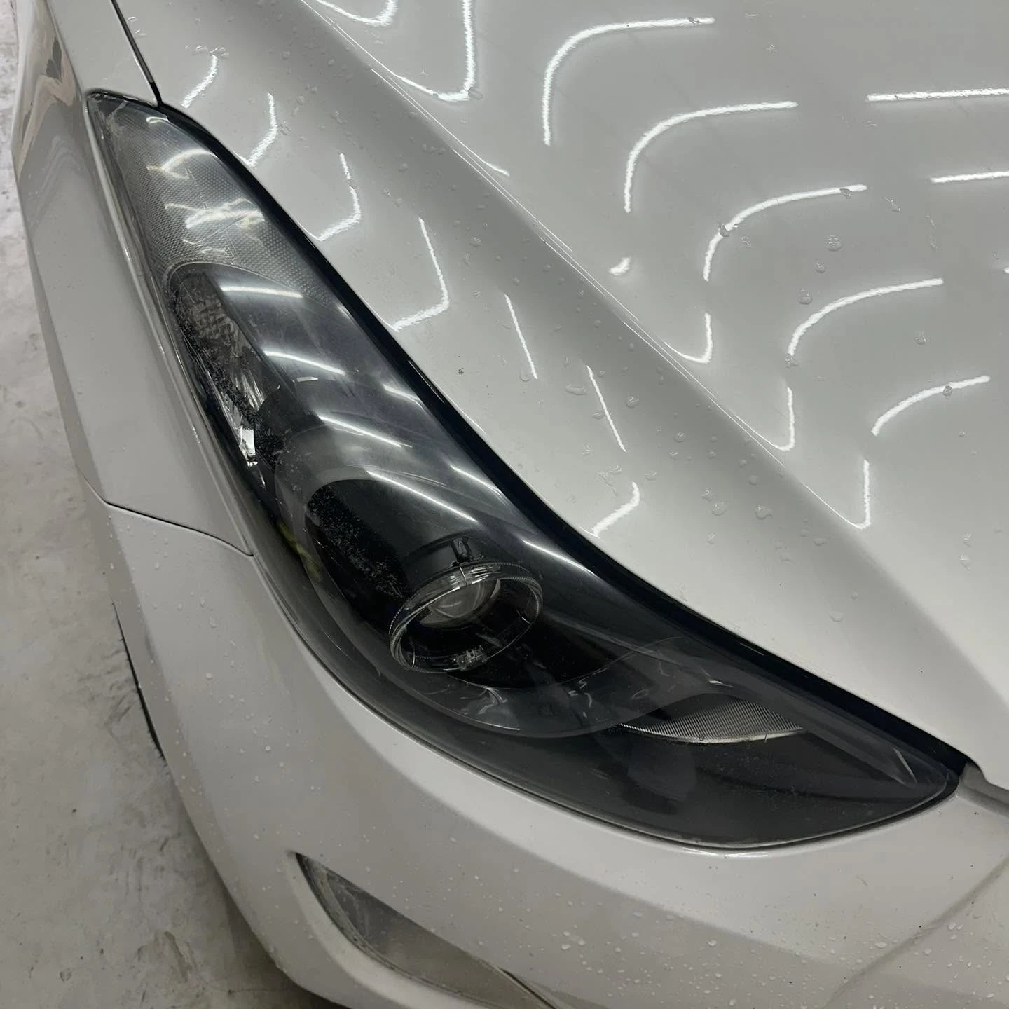 施工項目｜車燈氧化還原（霧化修復）
