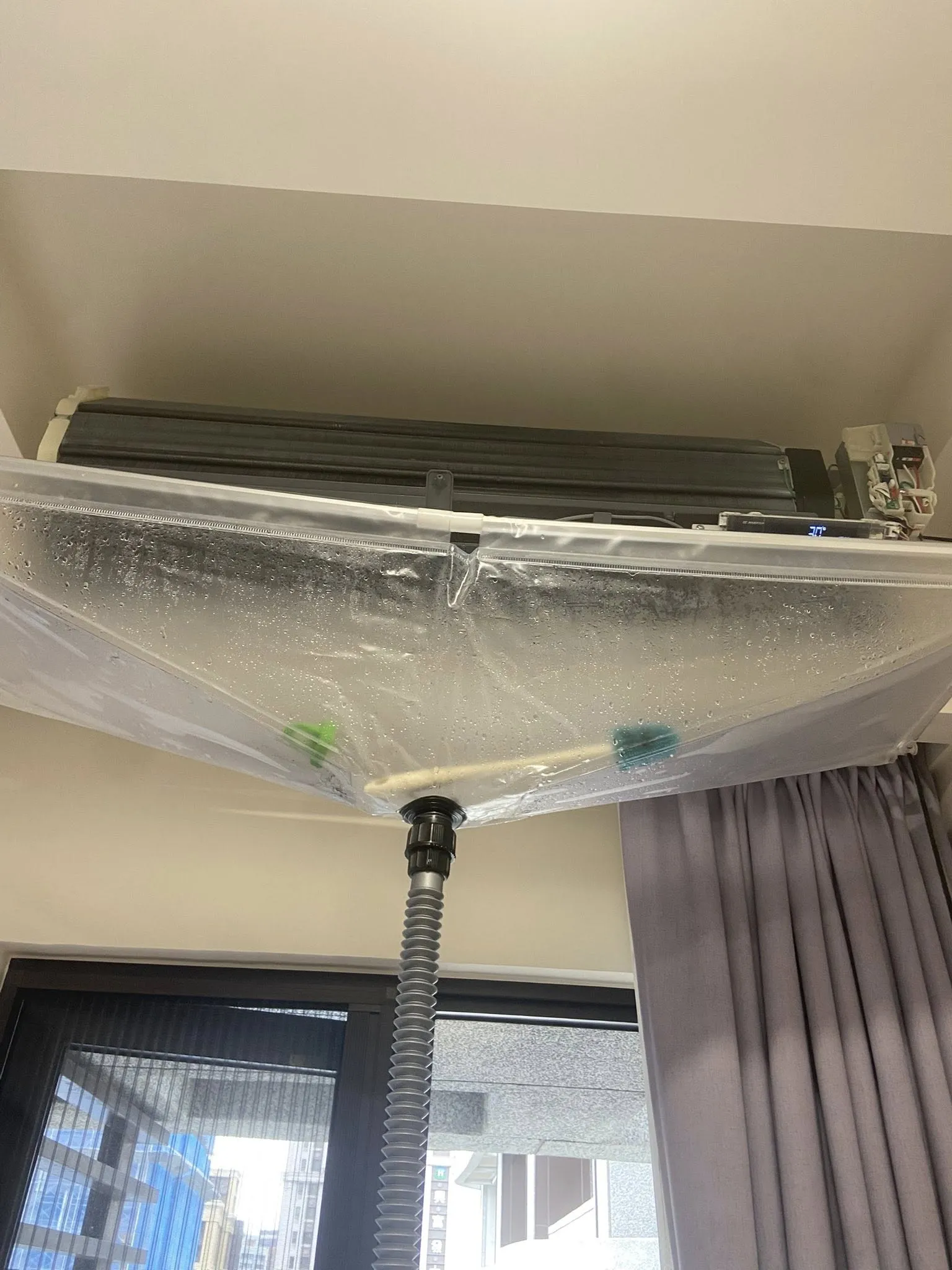 萬華區冷氣【迅霆冷氣】網友5星好評推薦！ 萬華冷氣維修、 萬華洗冷氣推薦、台北冷氣、新北冷氣、台北冷氣推薦、台北冷氣行推薦、新北冷氣推薦、新北冷氣行推薦