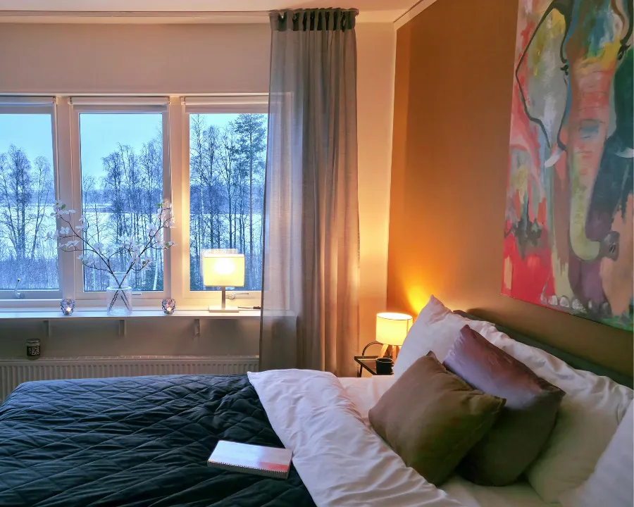 越住越累?可能是燈光惹的禍!設計師不藏私的「色溫心理學」:讓臥室真正能放鬆的照明計畫