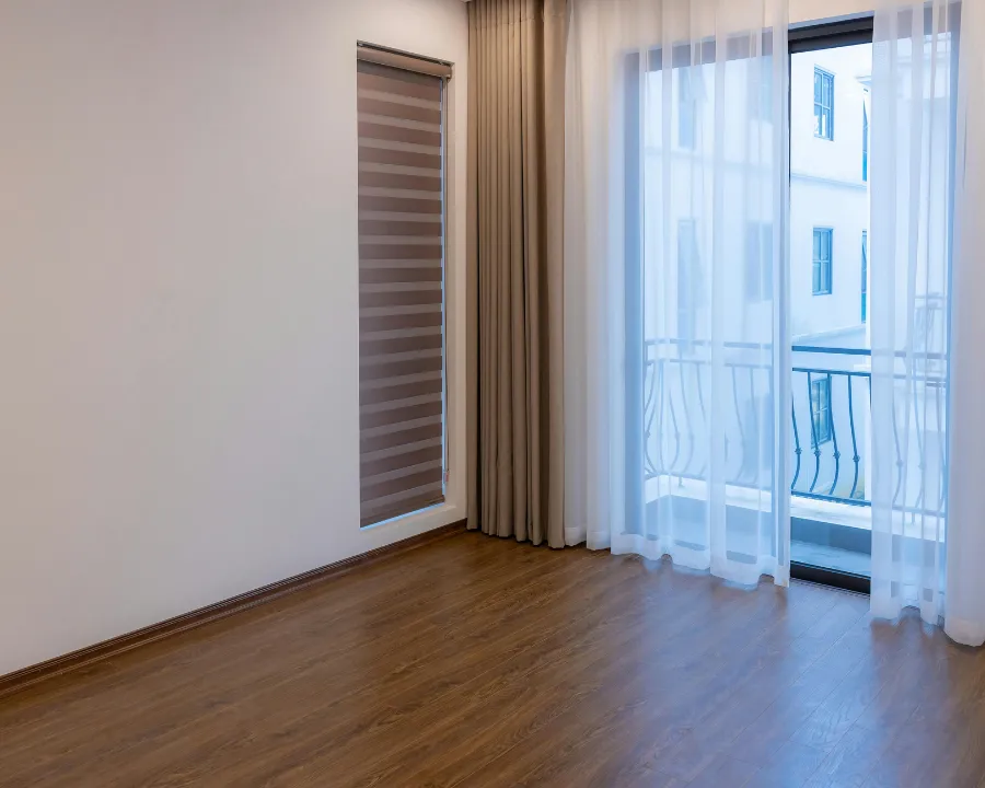 舊地板膨拱、不平可以直鋪木地板嗎?少做「整平」這一步,鋪完踩起來像走吊橋!