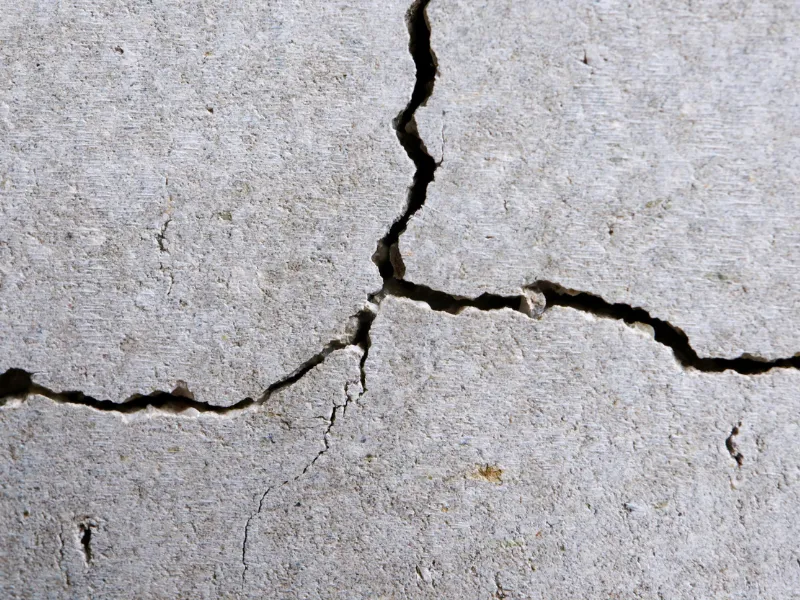 強震後牆壁出現「X型裂縫」?別只補土油漆!忽略這項「結構警訊」恐成危樓,掌握老屋翻新黃金期一次補強