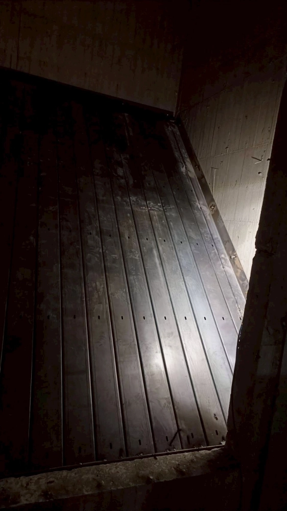 垃圾集中槽、電梯井垃圾斜槽（板）