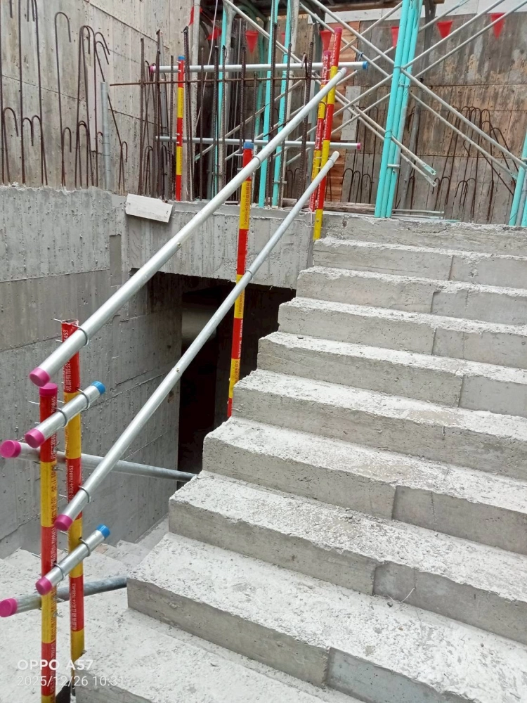 樓梯扶手施作