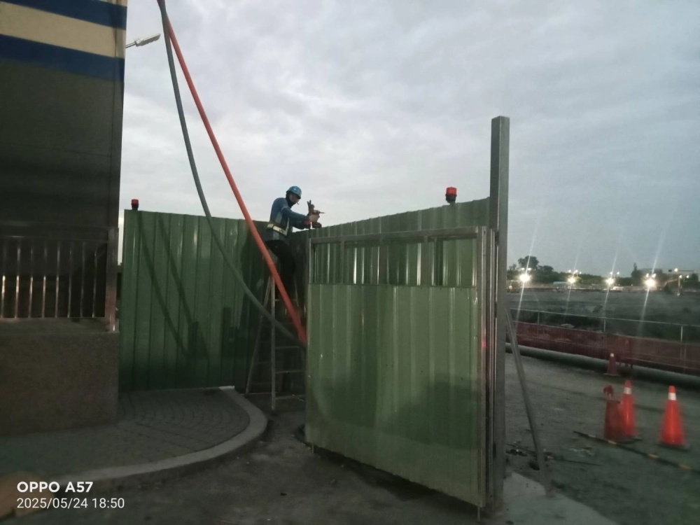 甲種圍籬+警示燈