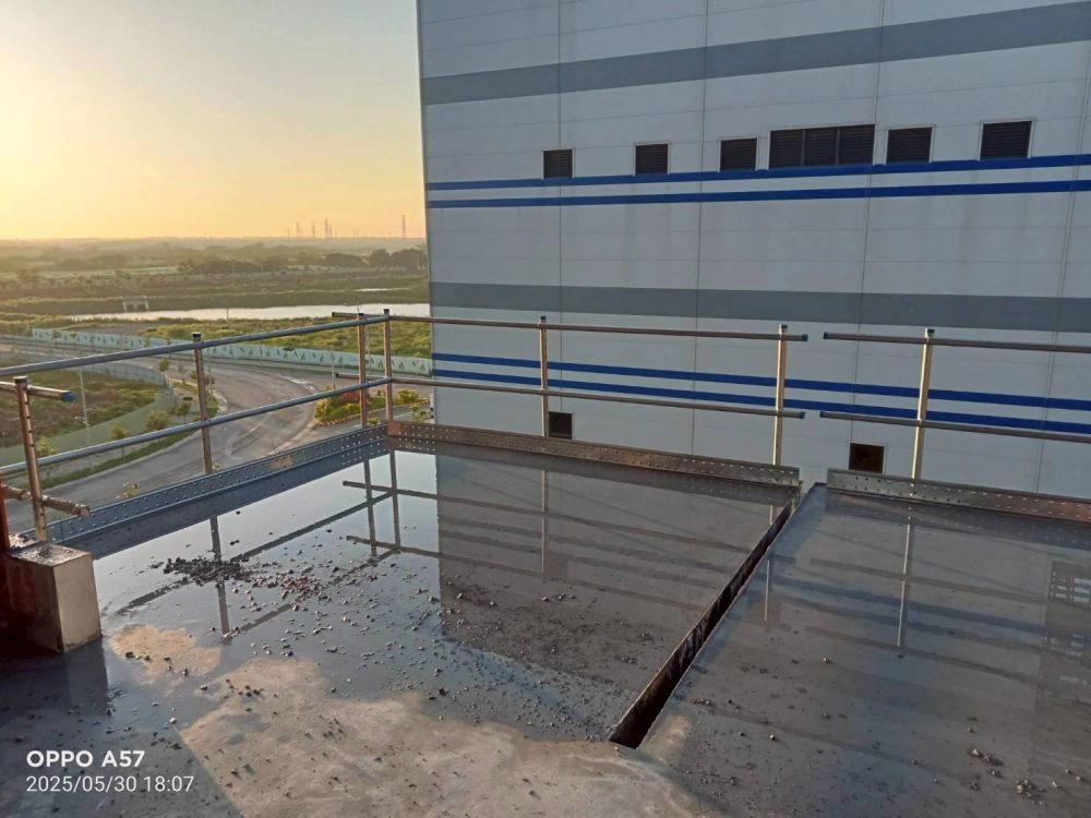 安全欄杆+踢腳板施作