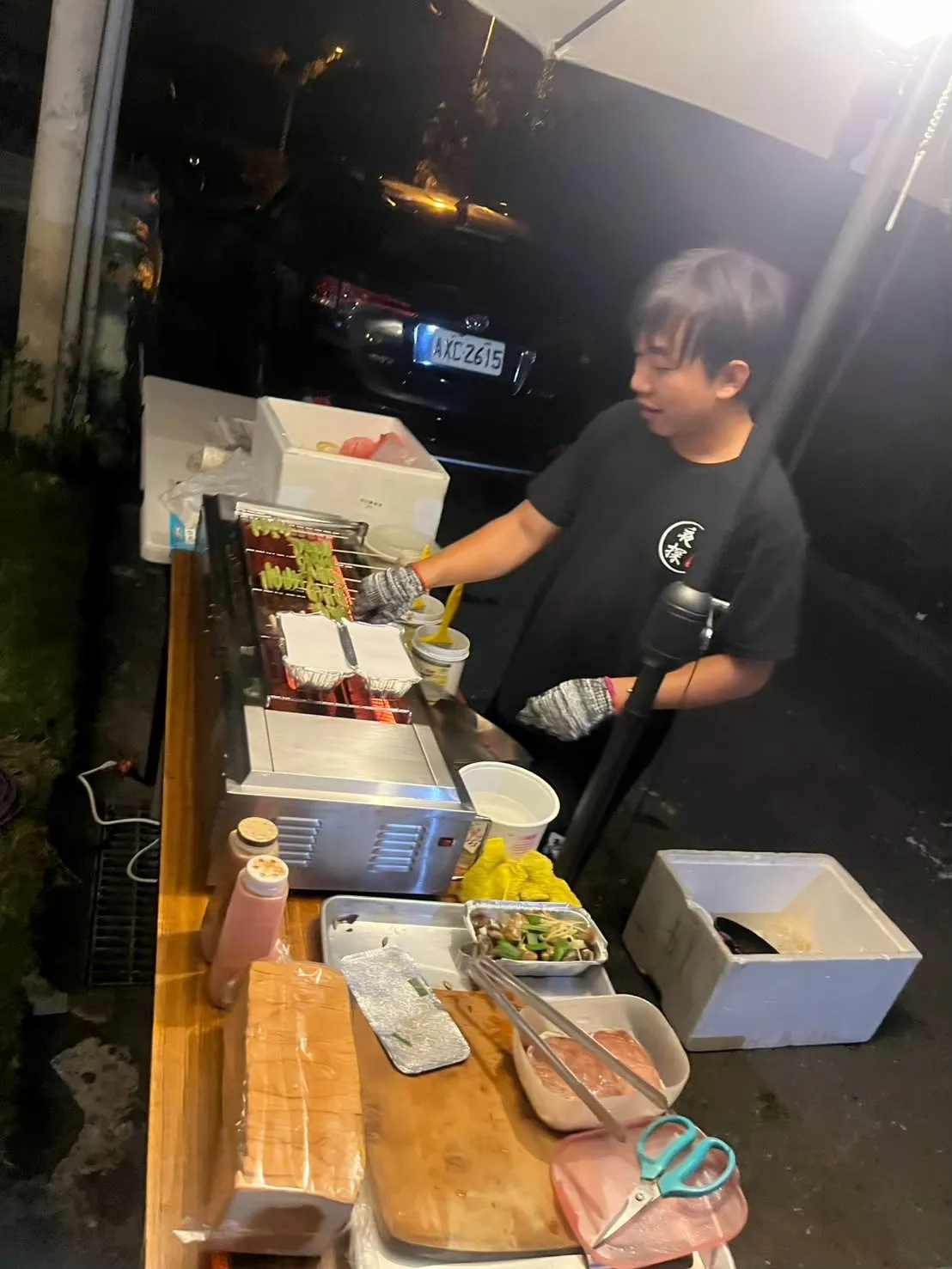 20241116深居.靜默。落地攤的方式呈現燒烤活動，別有一番風味