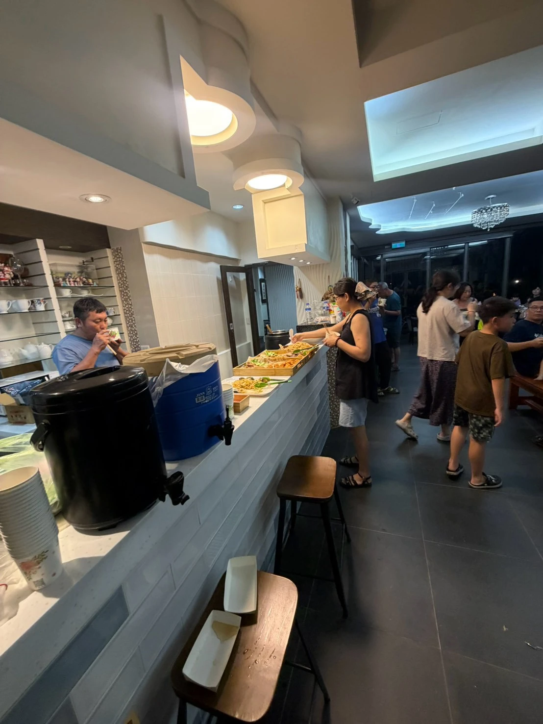 埔里水尾民宿，宛如置身國外莊園般悠閒，一群來自豐原的家庭相聚於此，留下滿滿歡笑與美好回憶。