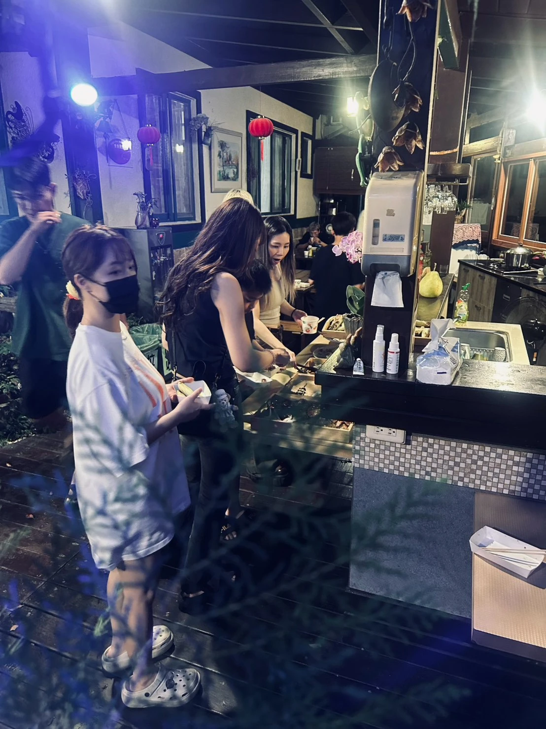 感謝豐原美髮業者的信任，聘請啤老闆再次來到三茅屋民宿辦理燒烤外燴！豬員工旅遊快樂