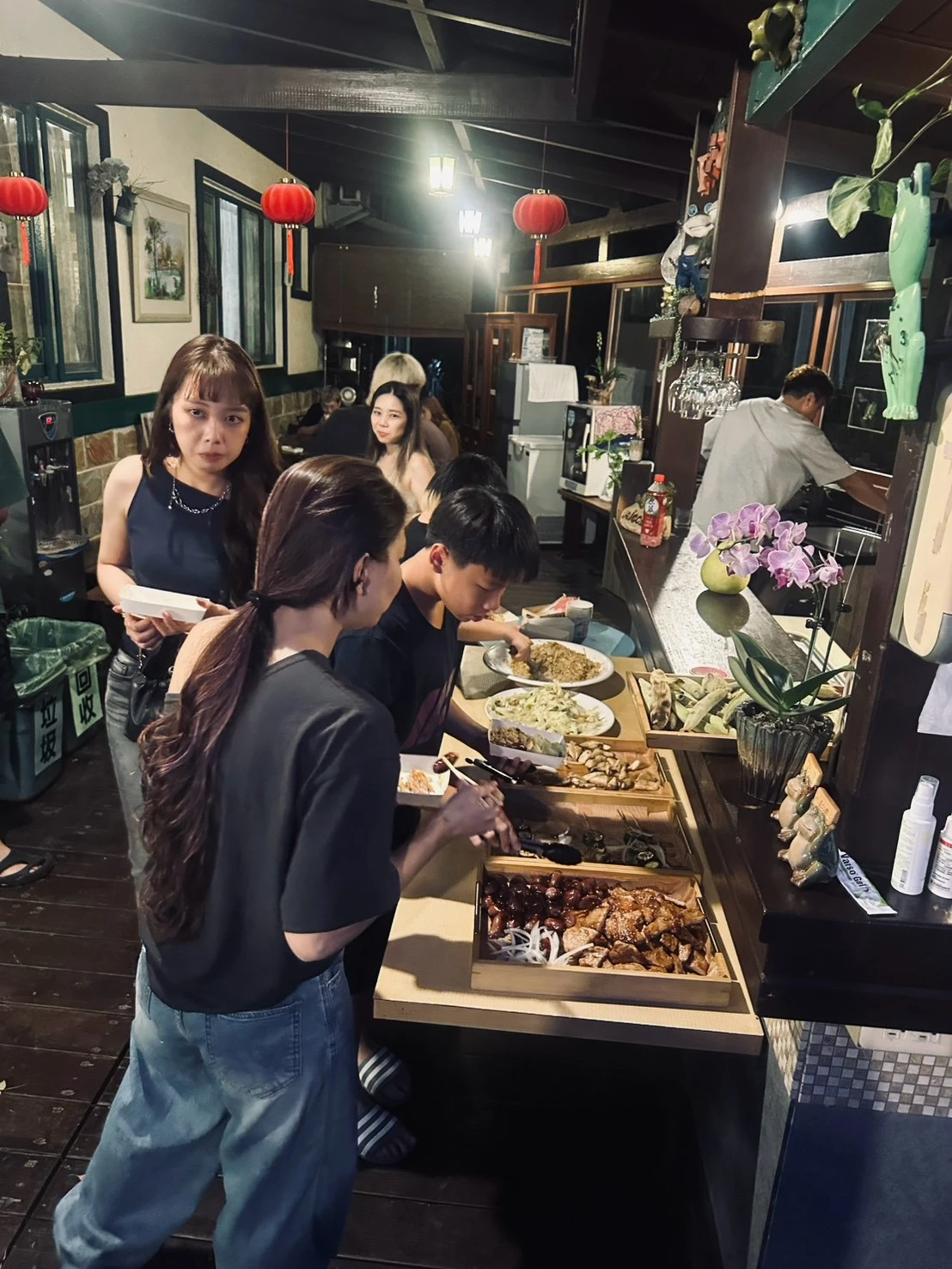 感謝豐原美髮業者的信任，聘請啤老闆再次來到三茅屋民宿辦理燒烤外燴！豬員工旅遊快樂