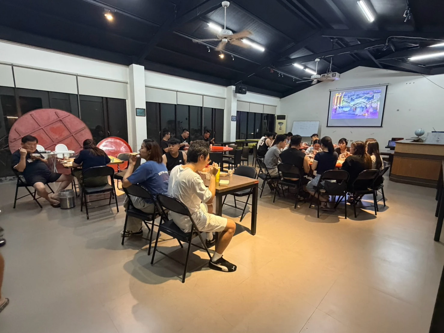 感謝 新竹餐飲同業員工旅遊聘請啤老闆到府服務！