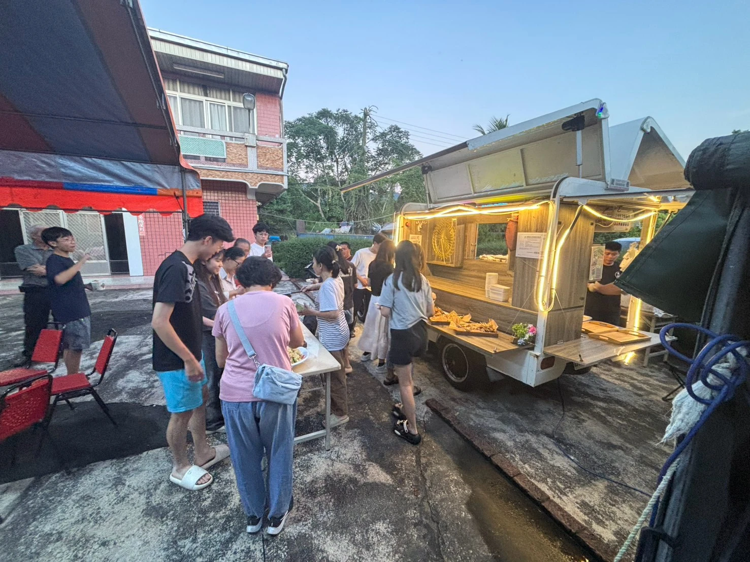 台南的朋友～我們也有到此一遊唷 氣氛對了！節慶就嗨了～感謝業主的愛戴～明年已續訂！我們明年見