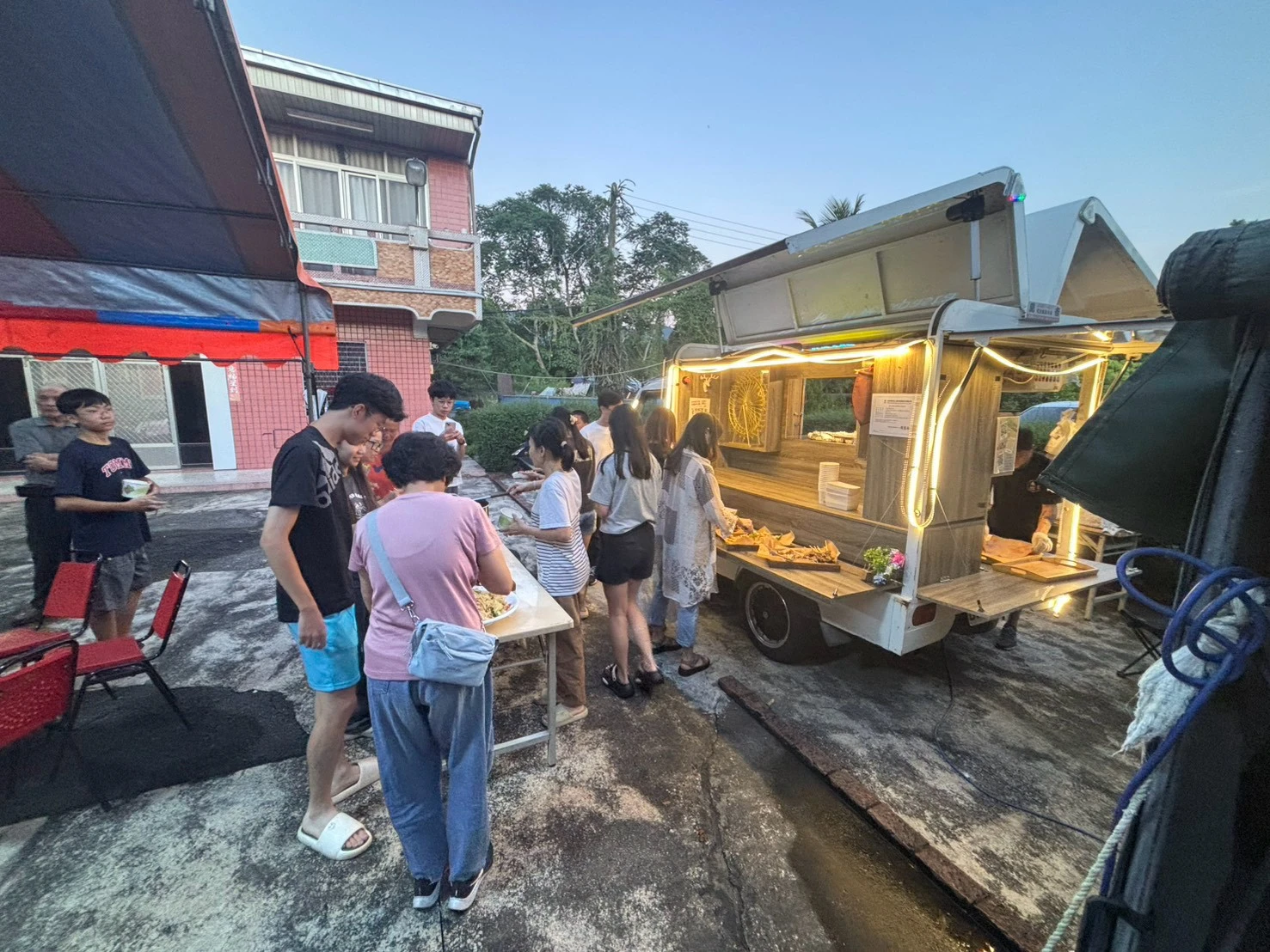 台南的朋友～我們也有到此一遊唷 氣氛對了！節慶就嗨了～感謝業主的愛戴～明年已續訂！我們明年見