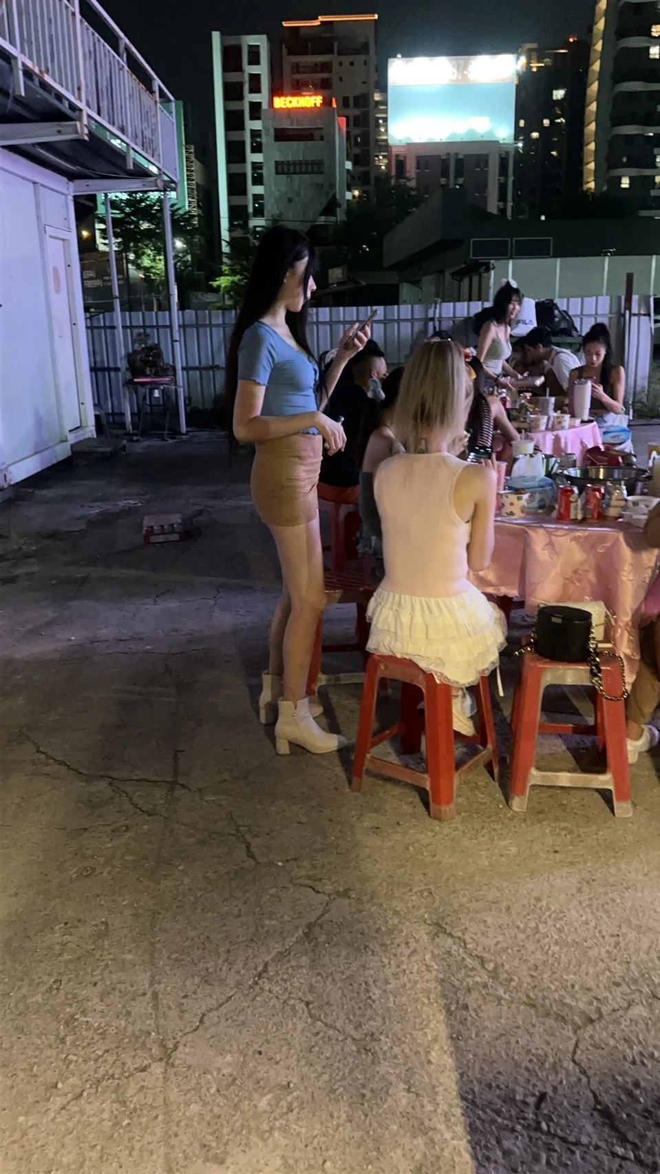 感謝咖樂佛餐車派對引薦，為台中知名DJ音音辦理秋節狂歡派對