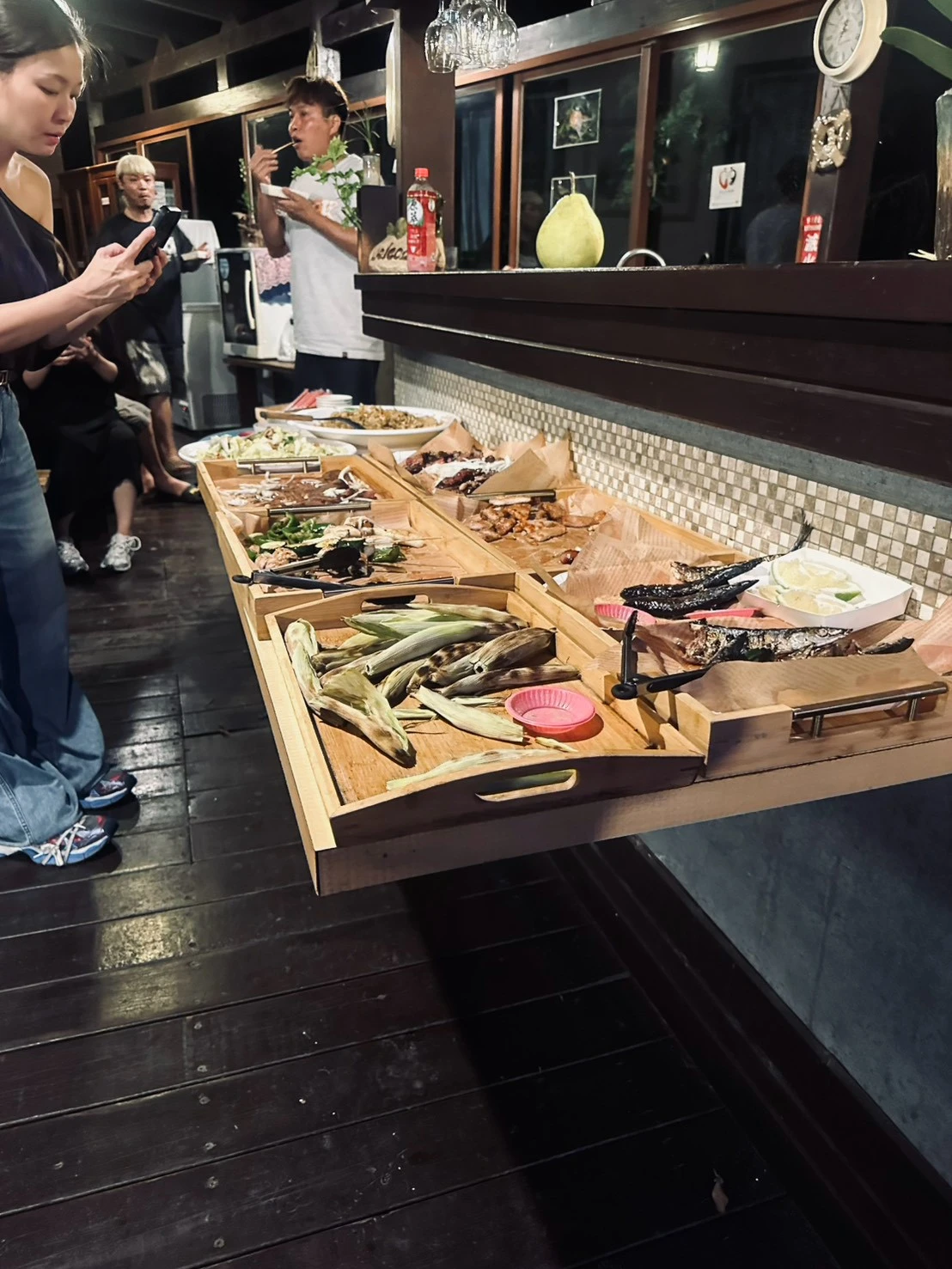 感謝豐原美髮業者的信任，聘請啤老闆再次來到三茅屋民宿辦理燒烤外燴！豬員工旅遊快樂