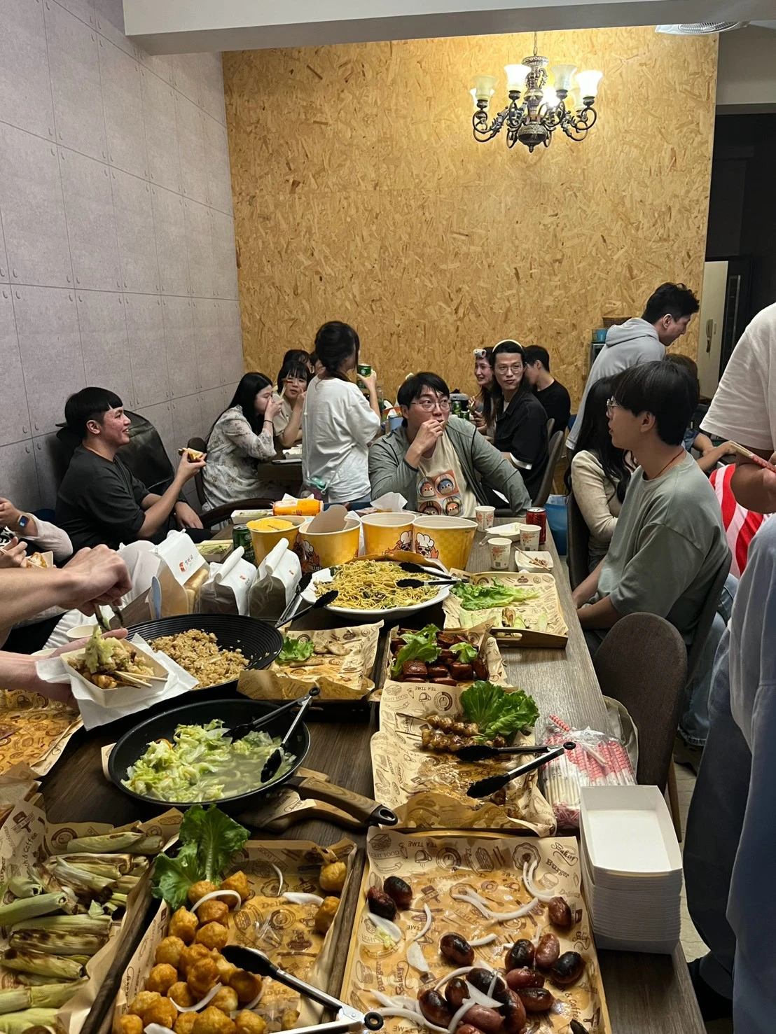 哇噻！這太嗨了啦 連老闆都進去一起 歡迎台中的密室逃脫朋友們～來到我們埔里員工旅遊