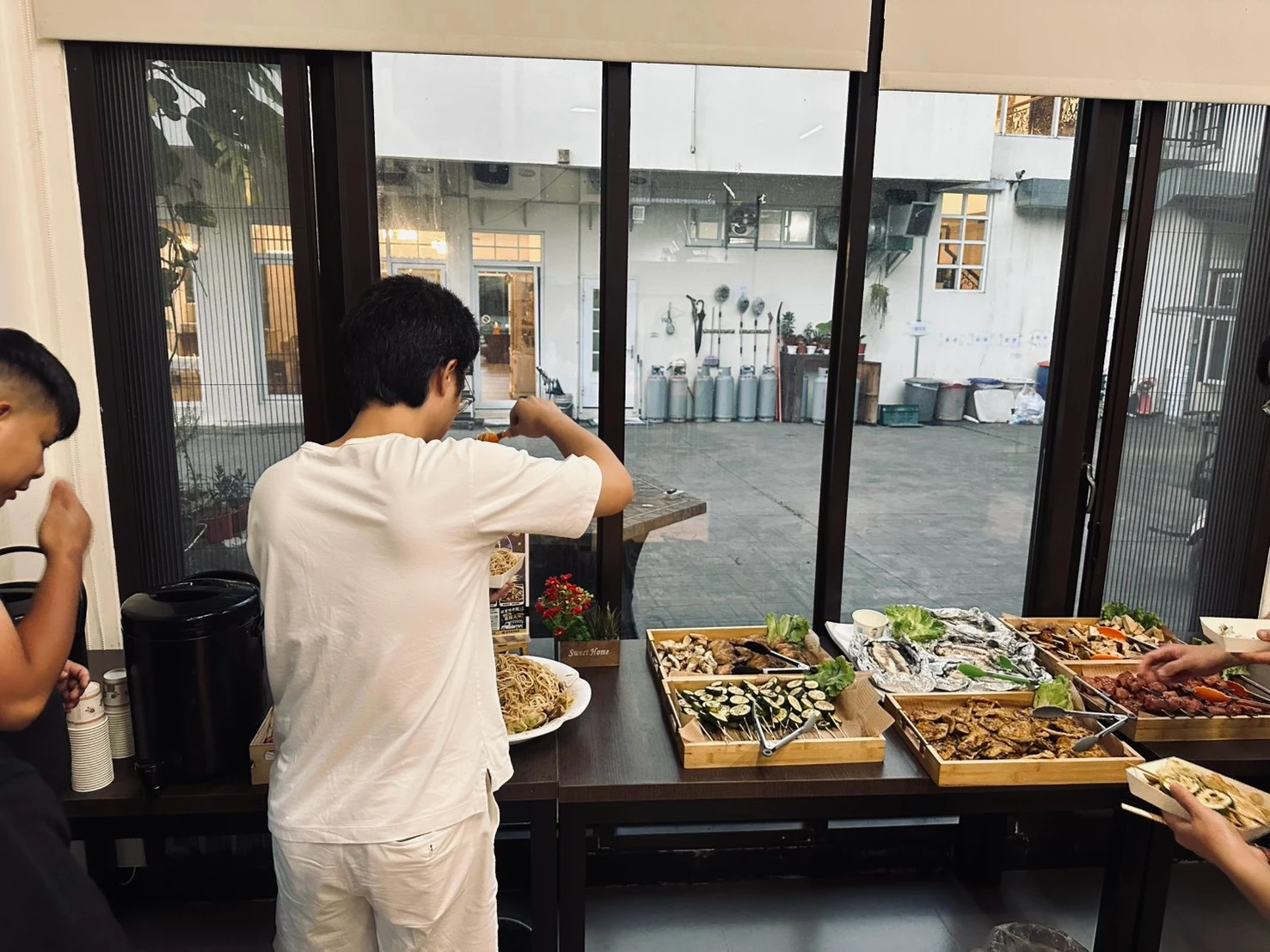 感謝 新竹餐飲同業員工旅遊聘請啤老闆到府服務！