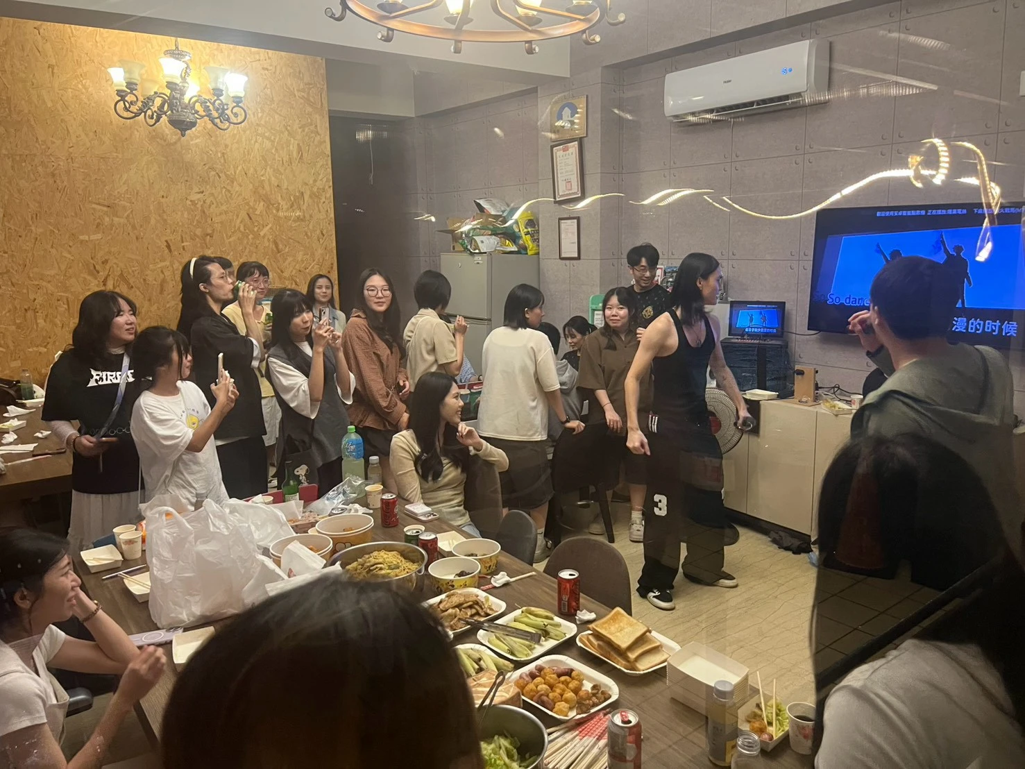 哇噻！這太嗨了啦 連老闆都進去一起 歡迎台中的密室逃脫朋友們～來到我們埔里員工旅遊
