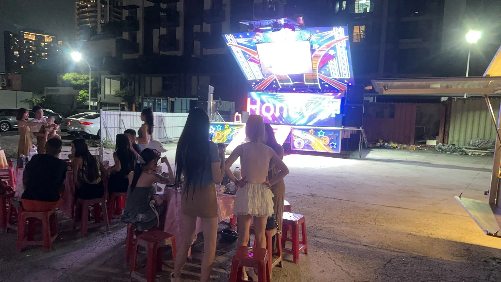 感謝咖樂佛餐車派對引薦，為台中知名DJ音音辦理秋節狂歡派對