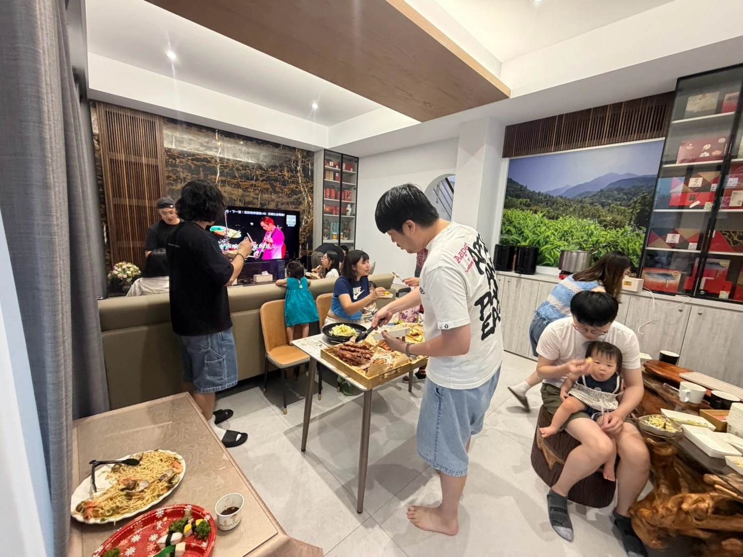 白泉屋民宿：一群已成家的好友，生活各自忙碌，相聚一起是最難得的也是最溫暖的。