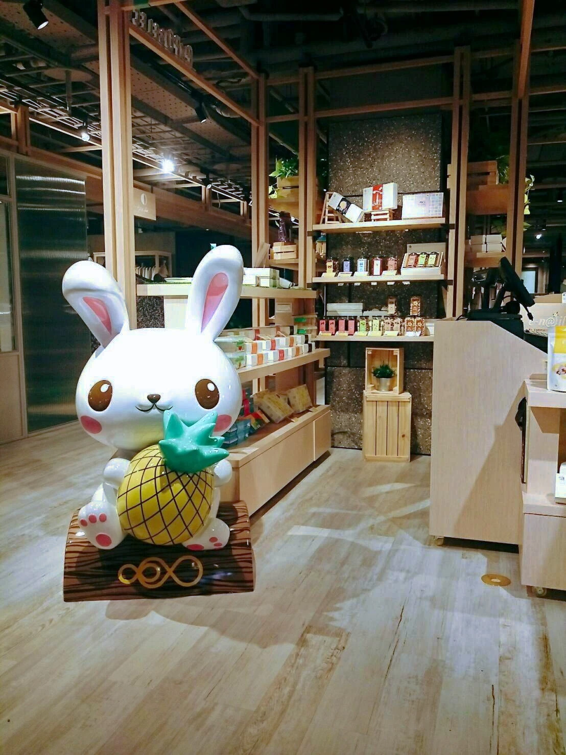 第八口鳳梨酥  大型公仔兔子寶寶