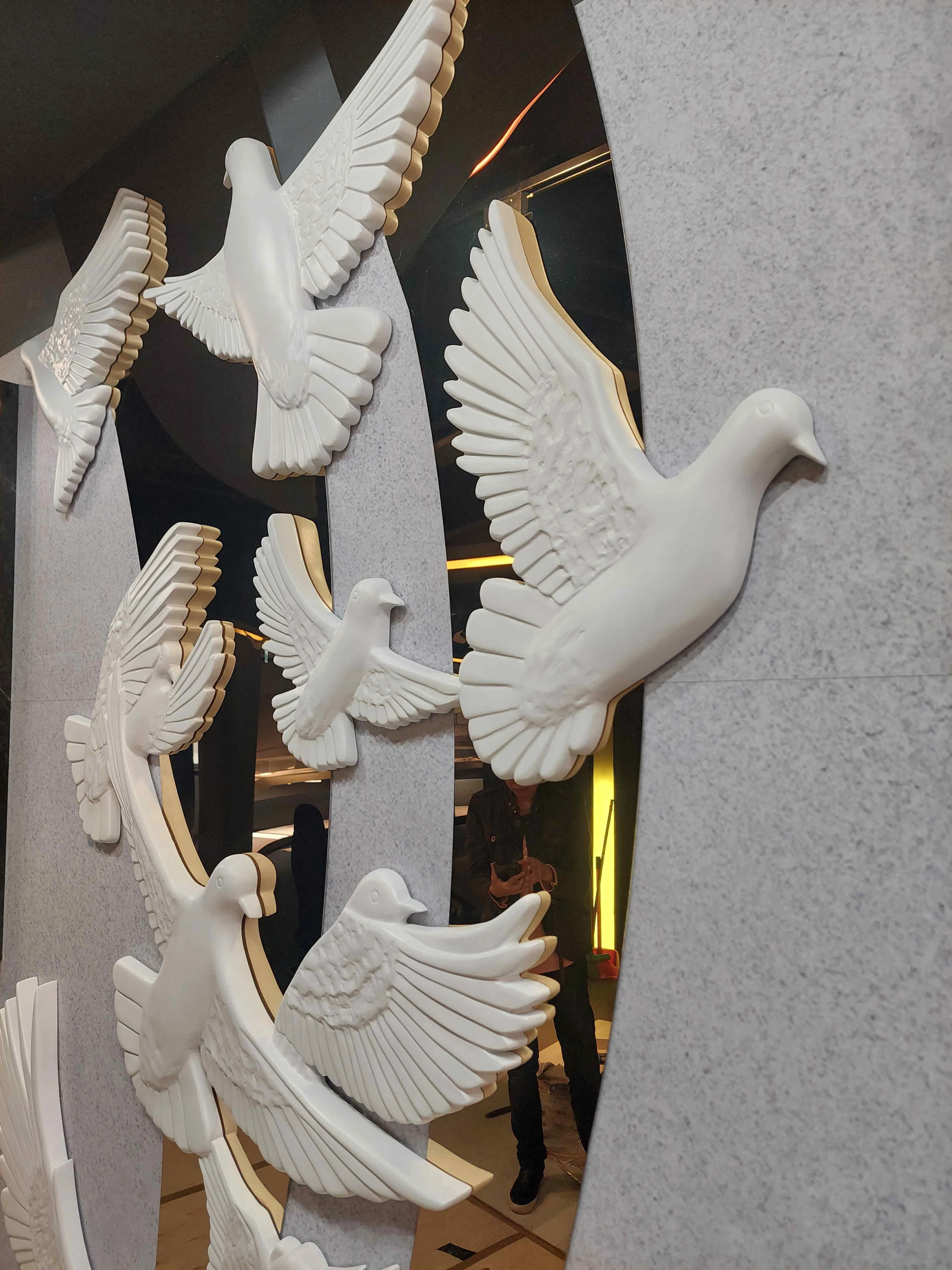 警政署 展覽室鴿子浮雕